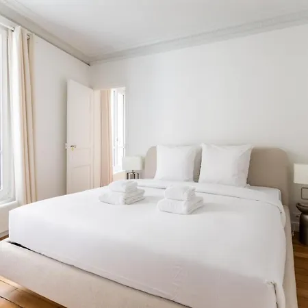 Apartment Eiffel Tower Invalides Renovated